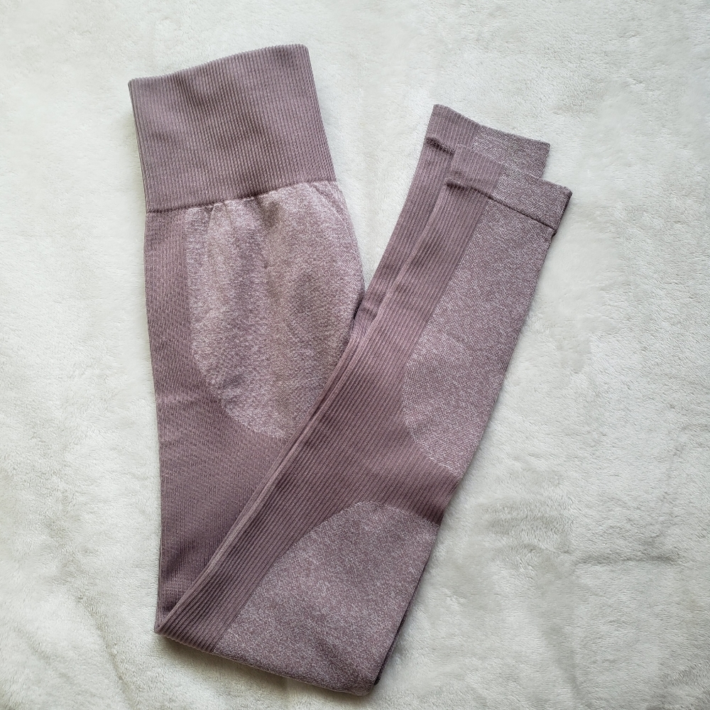 Pretty Little Things- Seamless 2 Tone Contour Legging. Size S